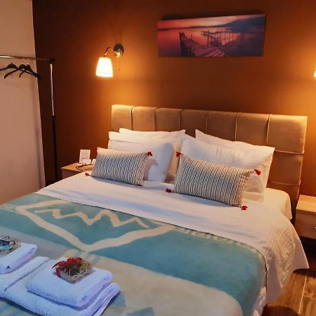 Room Near The Airport Pikermion Exterior photo